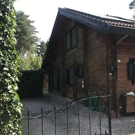 Houten Chalet/bungalow In Het Bos, Sauna, Jacuzzi בית נופש