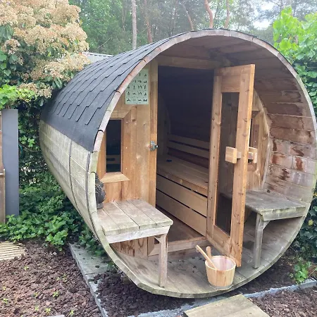 Houten Chalet/bungalow In Het Bos, Sauna, Jacuzzi *