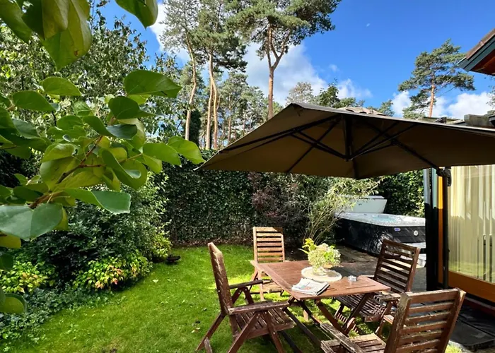 Houten Chalet/bungalow In Het Bos, Sauna, Jacuzzi בית נופש Meijel