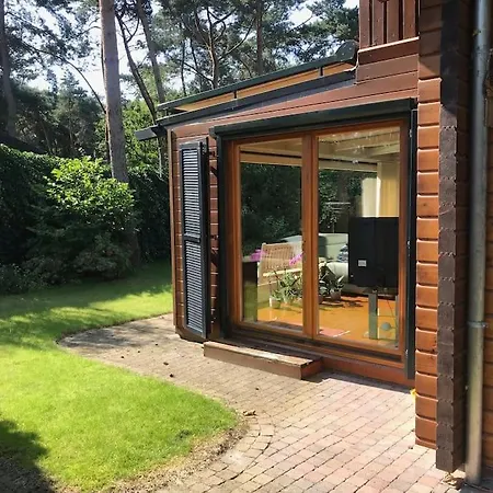 Houten Chalet/bungalow In Het Bos, Sauna, Jacuzzi *
