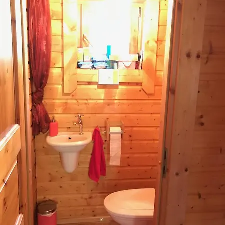 Casa de Férias Houten Chalet/bungalow In Het Bos, Sauna, Jacuzzi Meijel