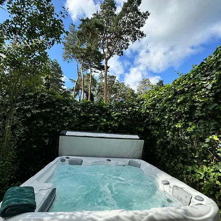 Casa de Férias Houten Chalet/bungalow In Het Bos, Sauna, Jacuzzi *