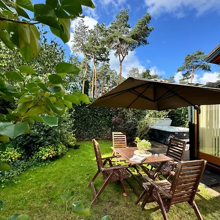 Houten Chalet/bungalow In Het Bos, Sauna, Jacuzzi Casa de Férias Meijel