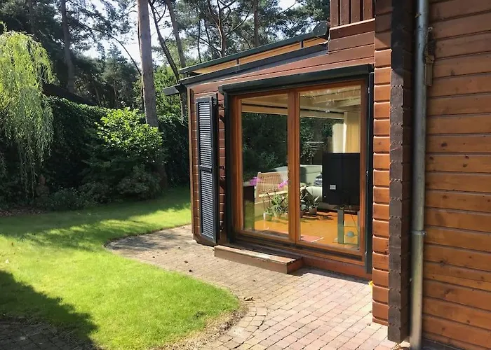 Houten Chalet/bungalow In Het Bos, Sauna, Jacuzzi *