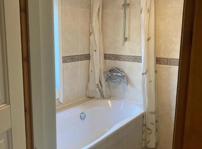 Houten Chalet/bungalow In Het Bos, Sauna, Jacuzzi *